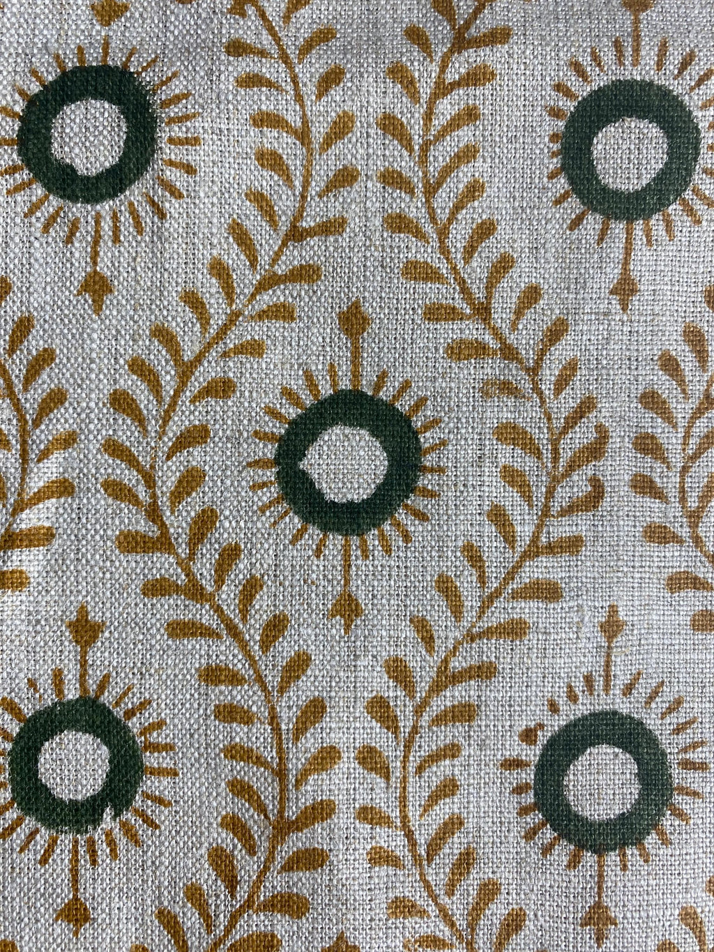 Rust olive paisley ogee linen pillow cover, corner and zipper detail