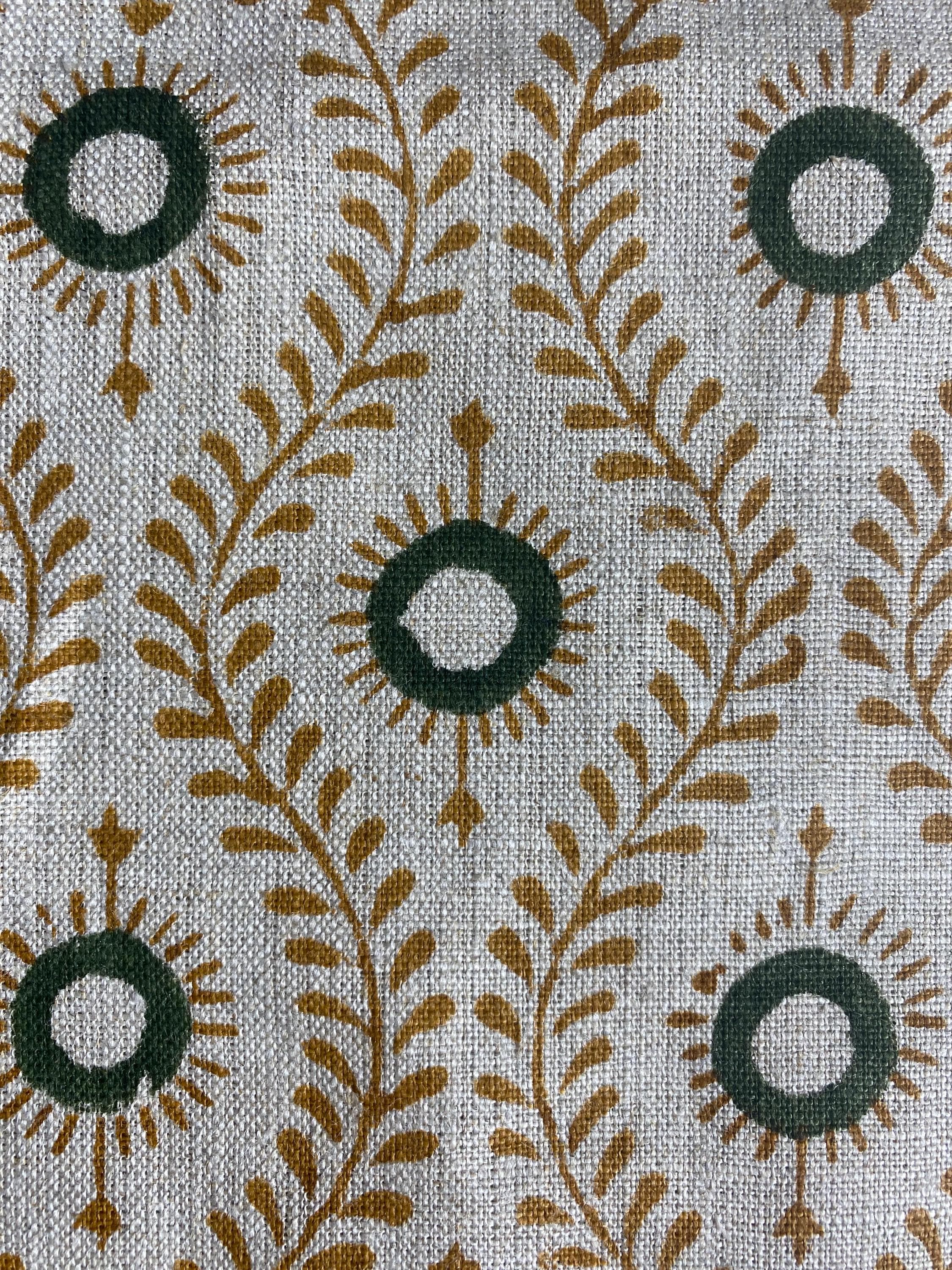 Rust olive paisley ogee linen pillow cover, corner and zipper detail