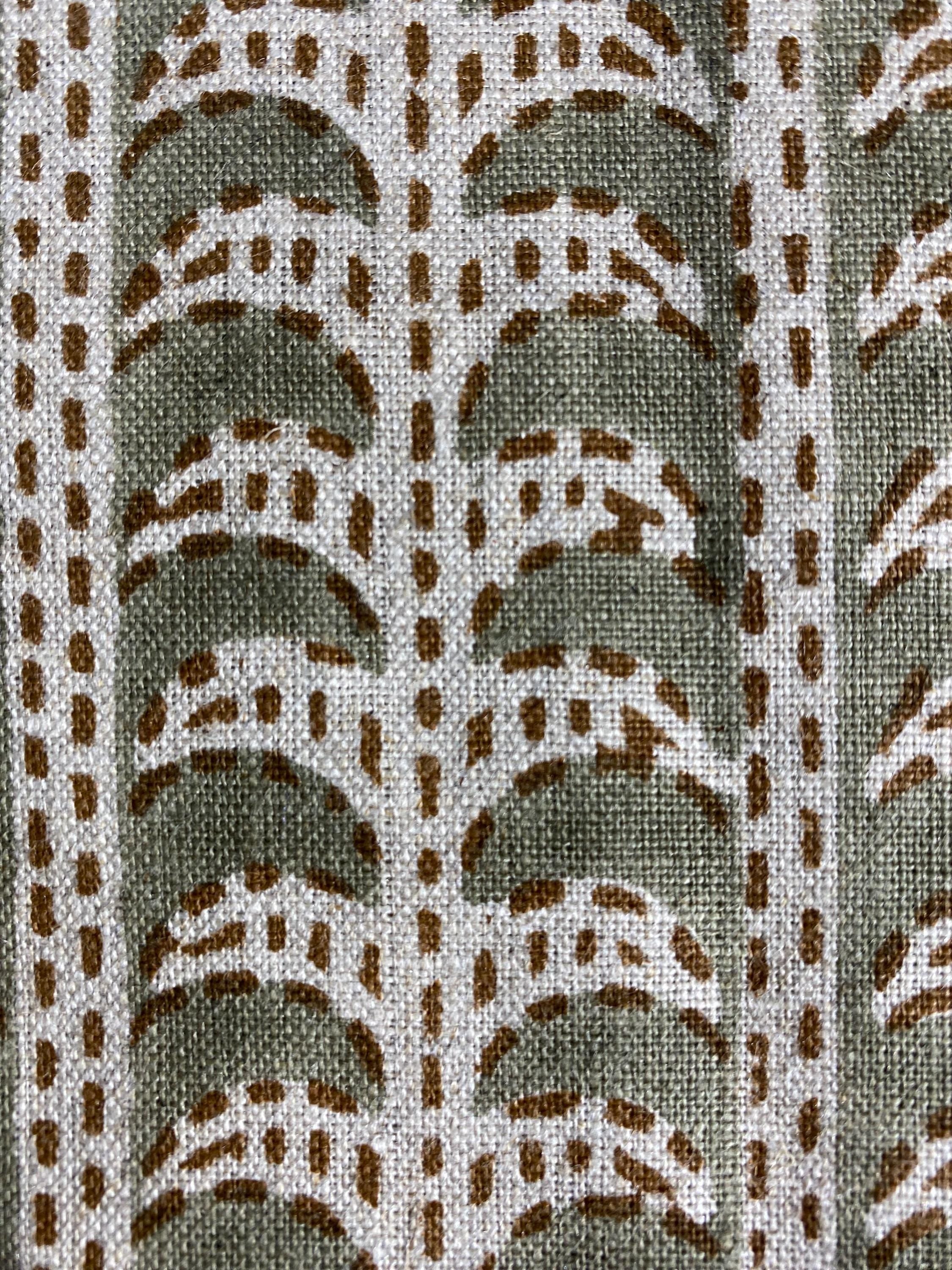 Tan scalloped stripe linen pillow cover, corner and zipper detail