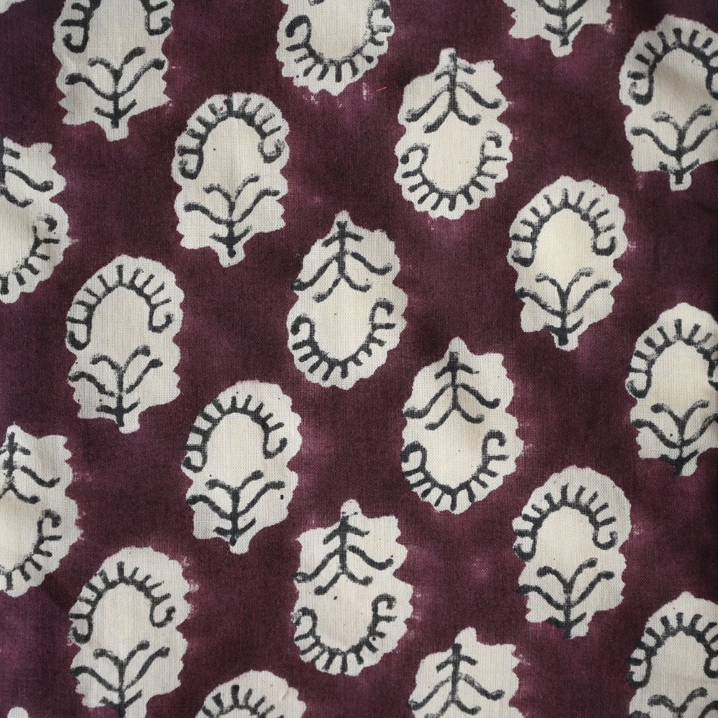 Burgundy Scallop Motif Cotton Stocking