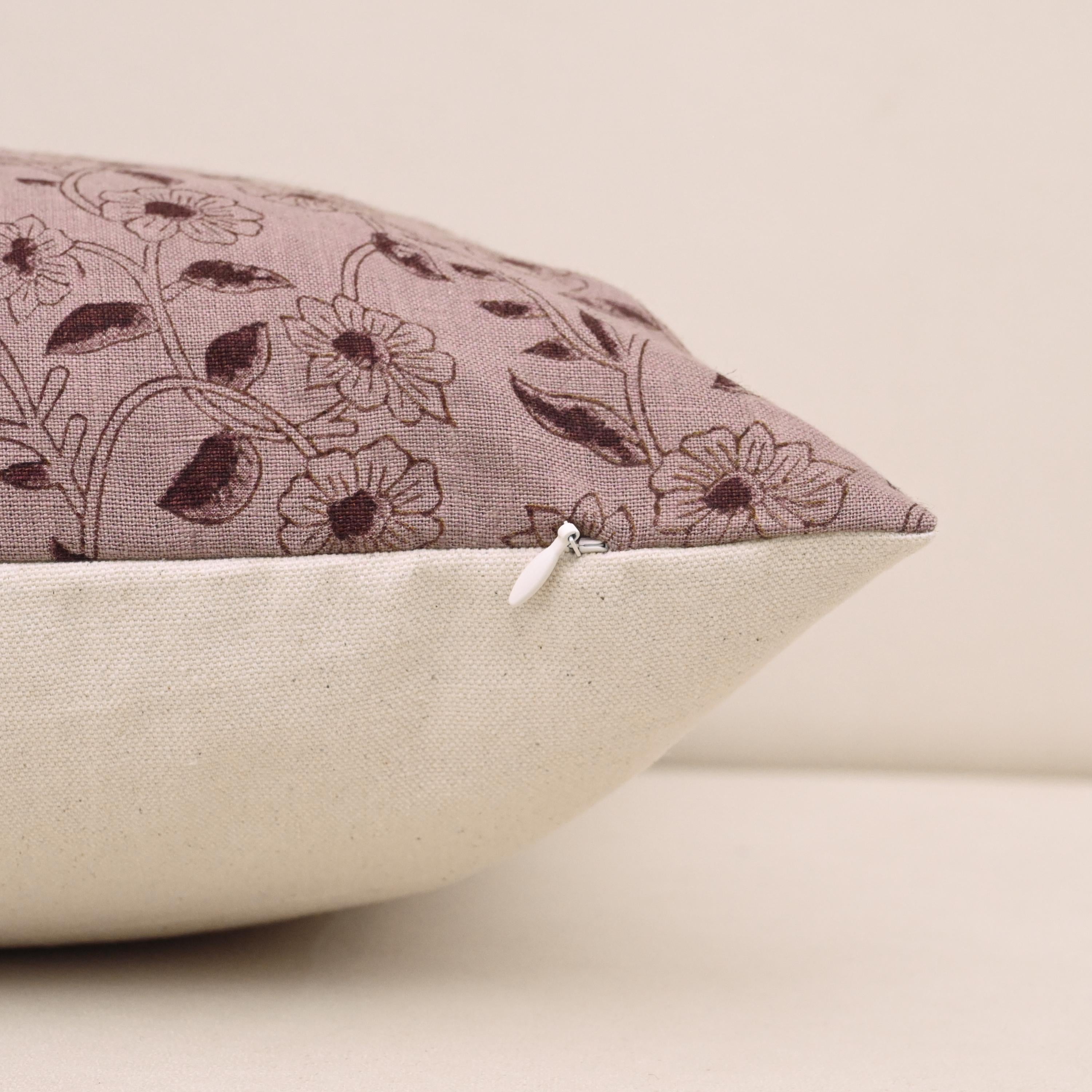 Corner and hidden zipper detail on Rustica ditsy daisy linen pillow cover